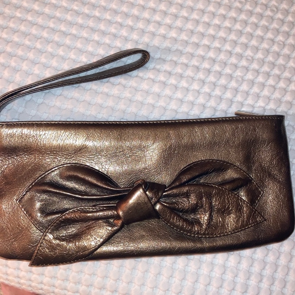 🎄Holiday Deal🎄HOBO wristlet- leather metallic bronze- EUC